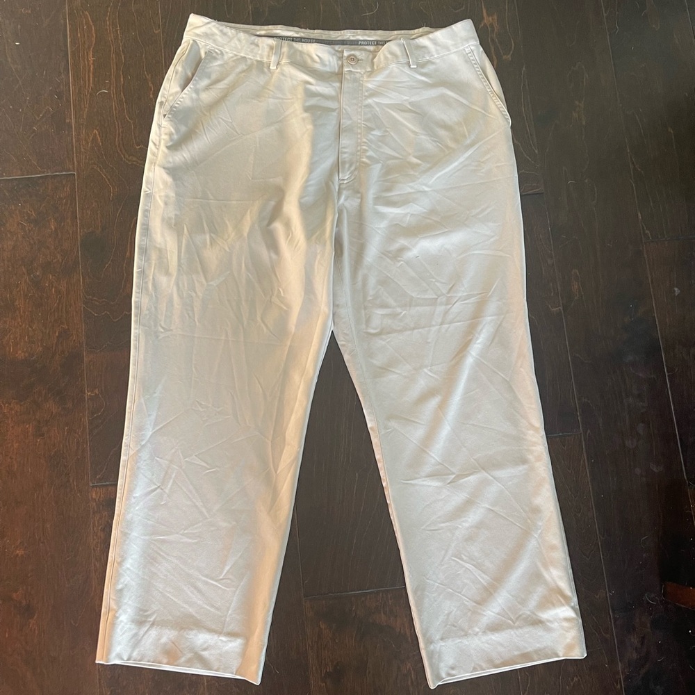 Mens Under Armour Pants, size 40